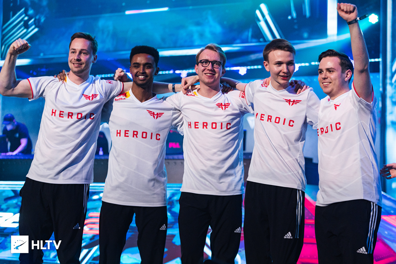 幼狮队在防 幼狮队在防